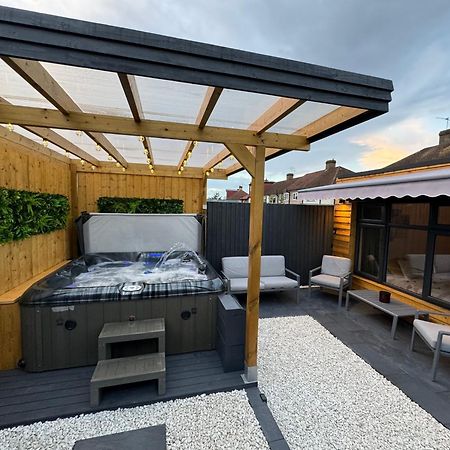 Ferienwohnung Wild & Free Hot Tub Retreat Dartford Exterior foto